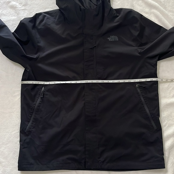 The North Face Black men’s Outdoor Jacket - Picture 5 of 11